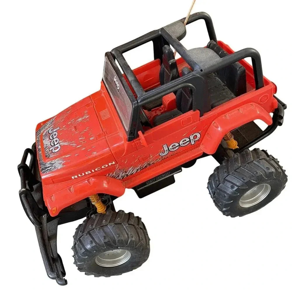 Y2K 2010 Jeep Rubicon Remote & Charger Toy Car For Kid & Adult Fun Outdoorsy - Picture 2 of 13